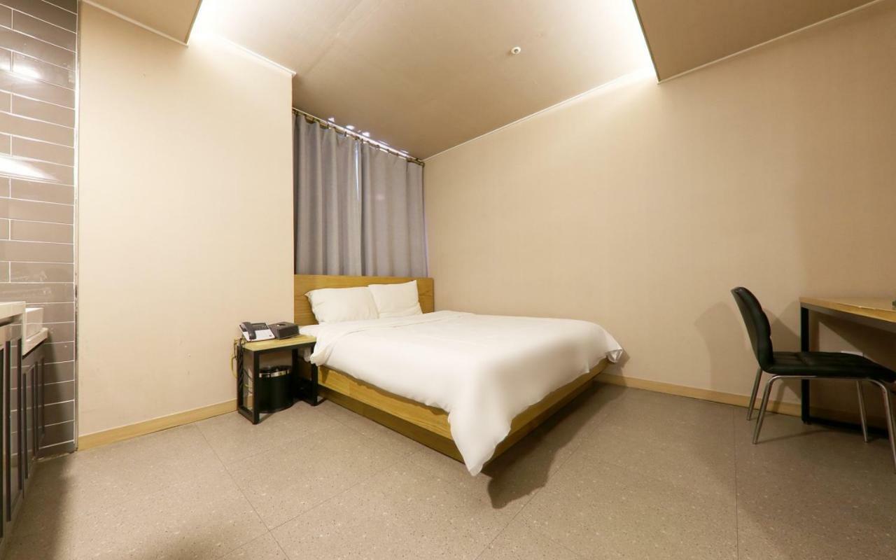A7 Hotel Suwon Exterior foto